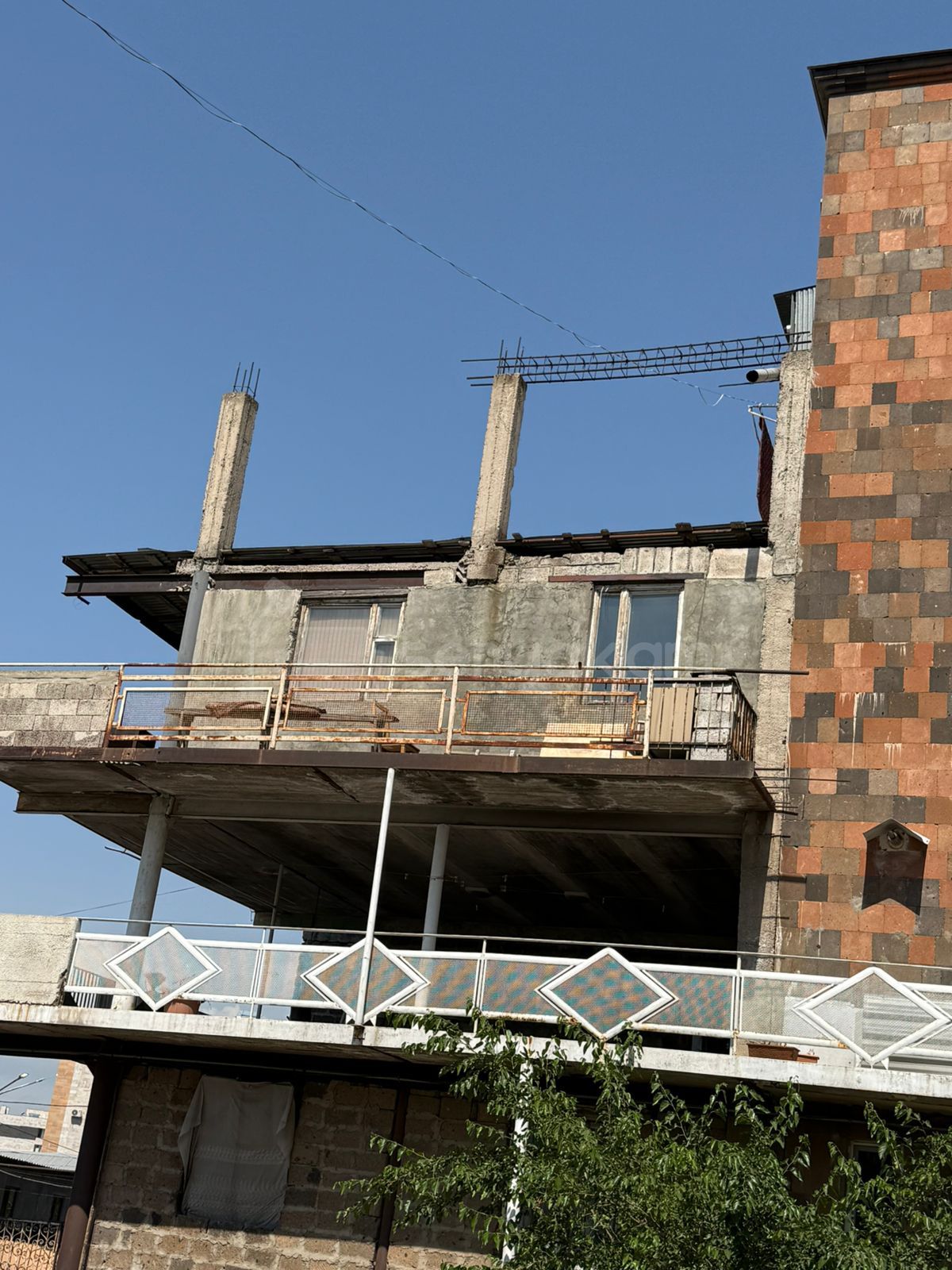 3 Սենյականոց Բնակարան Քարե Շենքում, 79քմ, 4/5 հարկ, Նորմալ Վիճակում