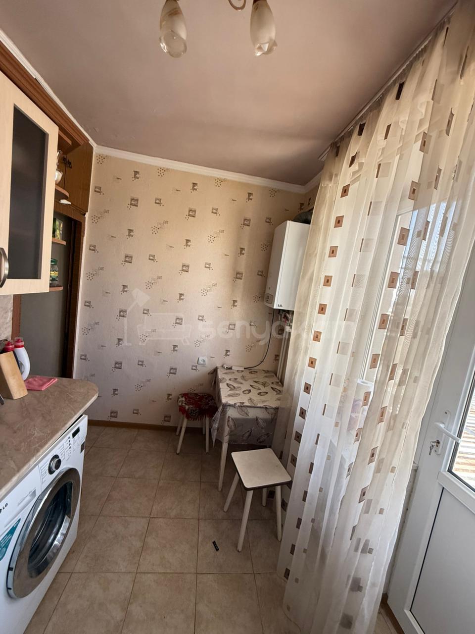 3 Սենյականոց Բնակարան Քարե Շենքում, 79քմ, 4/5 հարկ, Նորմալ Վիճակում