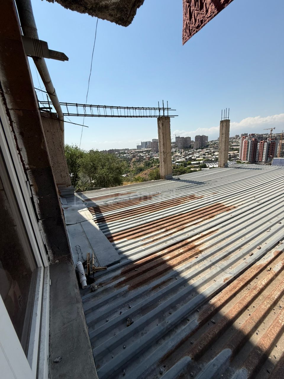 3 Սենյականոց Բնակարան Քարե Շենքում, 79քմ, 4/5 հարկ, Նորմալ Վիճակում