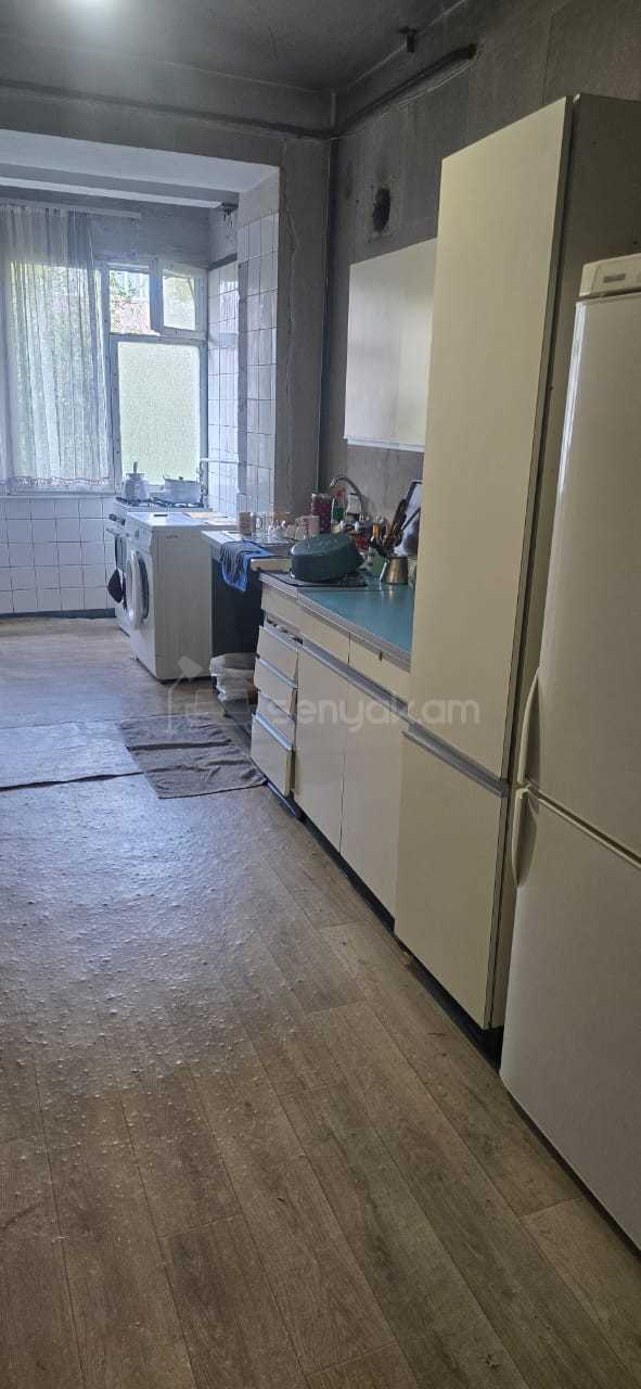 3 Սենյականոց Բնակարան Քարե Շենքում, 85քմ, 3/5 հարկ, Պետական Վիճակում