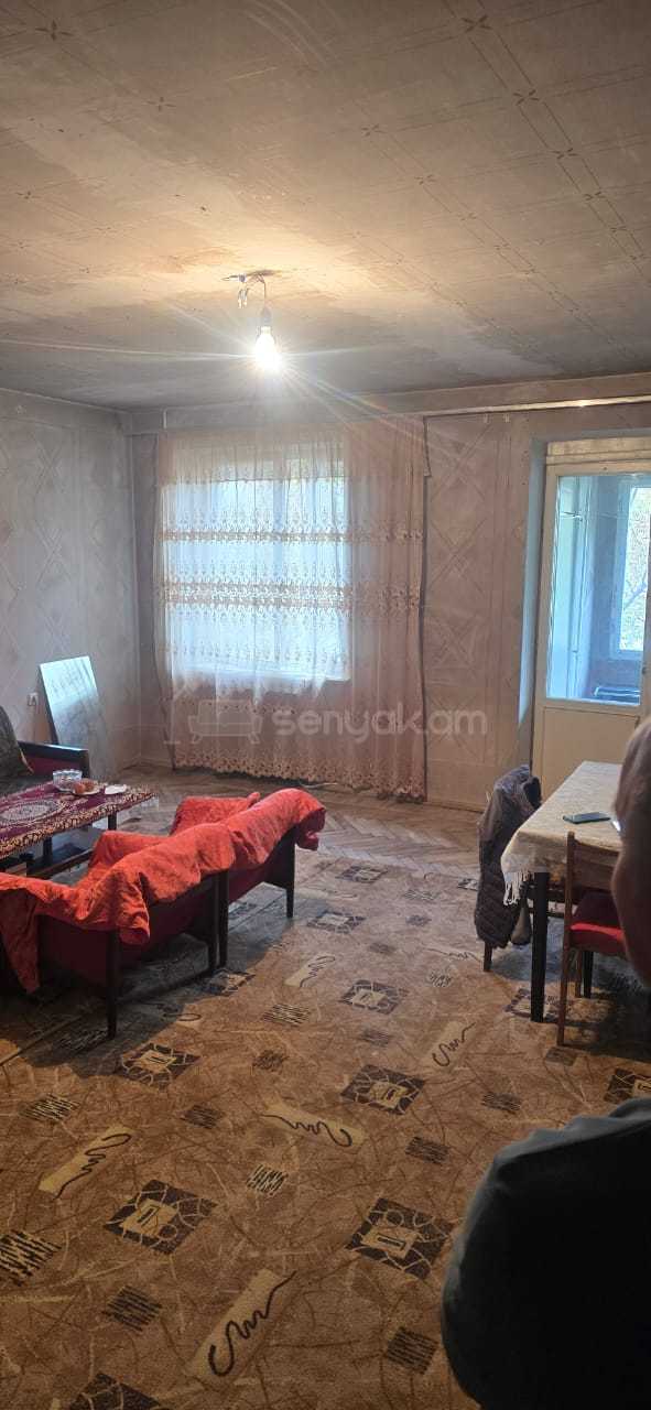 3 Սենյականոց Բնակարան Քարե Շենքում, 85քմ, 3/5 հարկ, Պետական Վիճակում