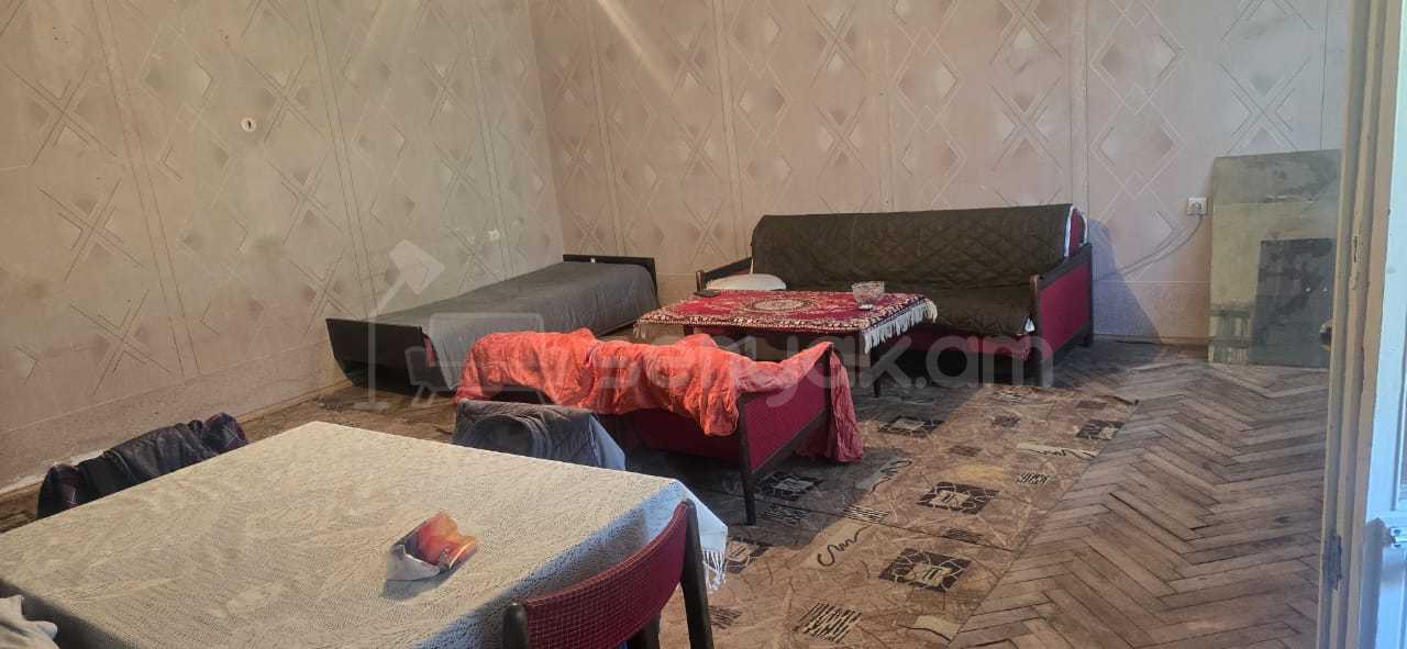 3 Սենյականոց Բնակարան Քարե Շենքում, 85քմ, 3/5 հարկ, Պետական Վիճակում