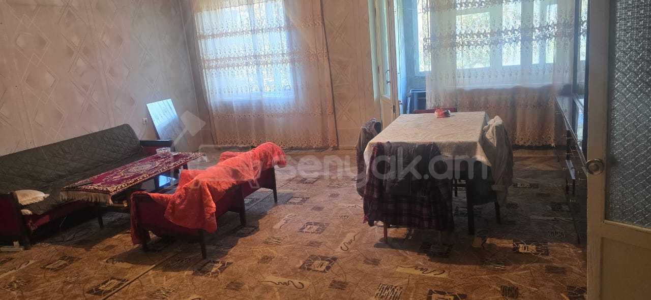 3 Սենյականոց Բնակարան Քարե Շենքում, 85քմ, 3/5 հարկ, Պետական Վիճակում