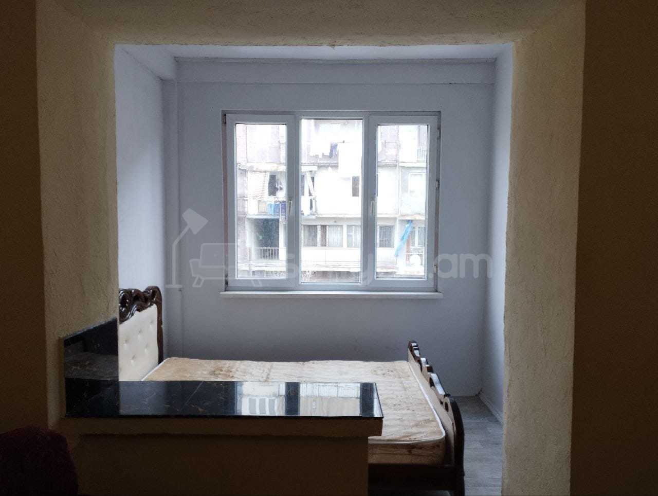 1 Սենյականոց Բնակարան Քարե Շենքում, 47քմ, 4/5 հարկ, Նորմալ Վիճակում