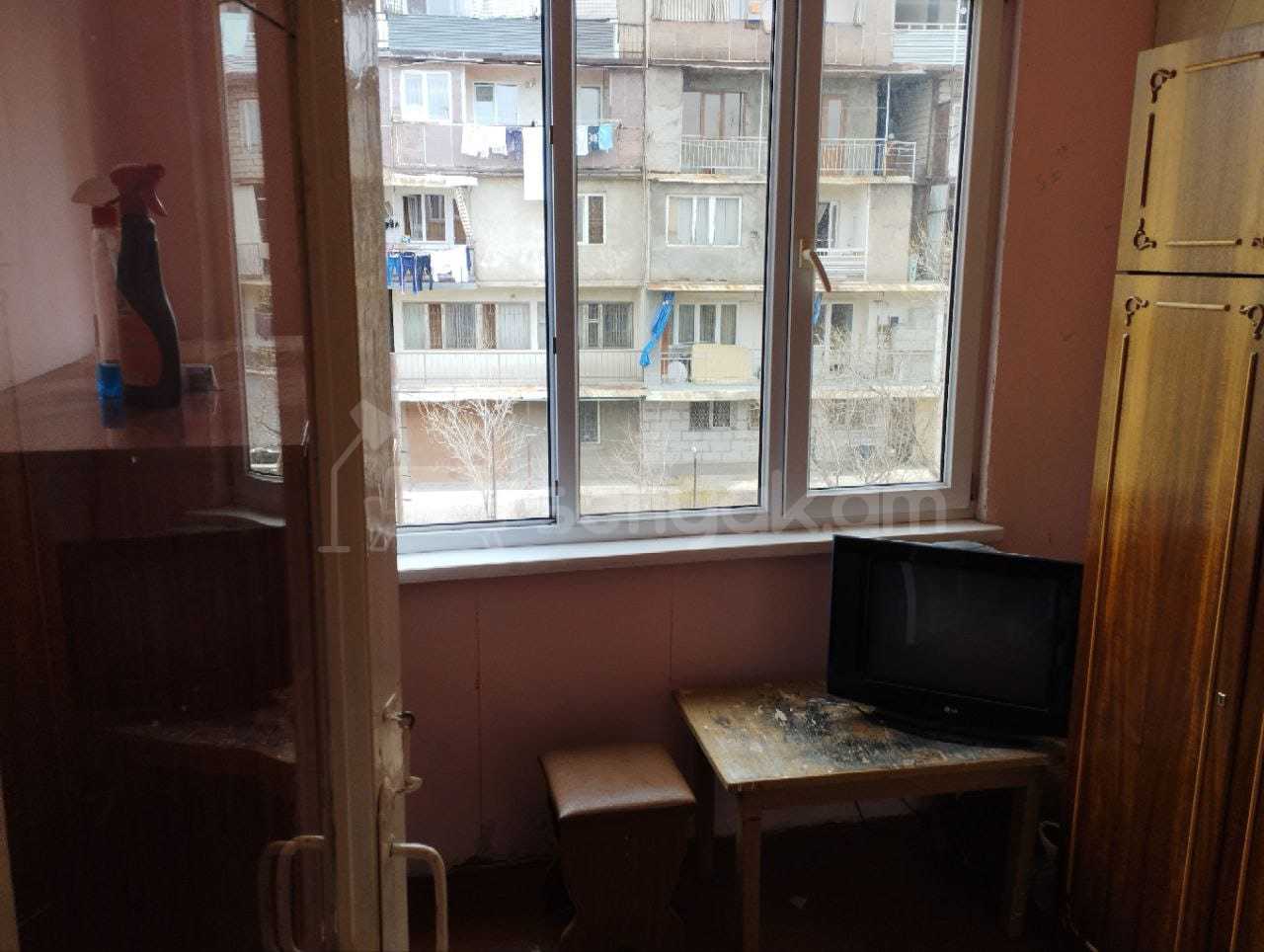 1 Սենյականոց Բնակարան Քարե Շենքում, 47քմ, 4/5 հարկ, Նորմալ Վիճակում