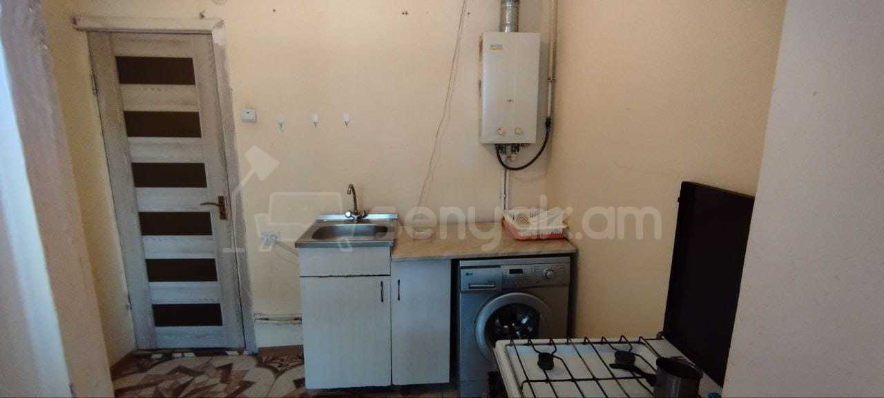 1 Սենյականոց Բնակարան Քարե Շենքում, 47քմ, 4/5 հարկ, Նորմալ Վիճակում