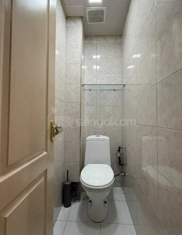 2 Սենյականոց Բնակարան Քարե Շենքում, 65քմ, 1/5 հարկ, Կապիտալ Վերանորոգված