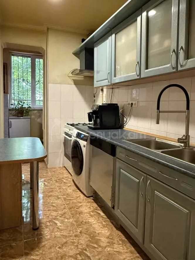 2 Սենյականոց Բնակարան Քարե Շենքում, 65քմ, 1/5 հարկ, Կապիտալ Վերանորոգված