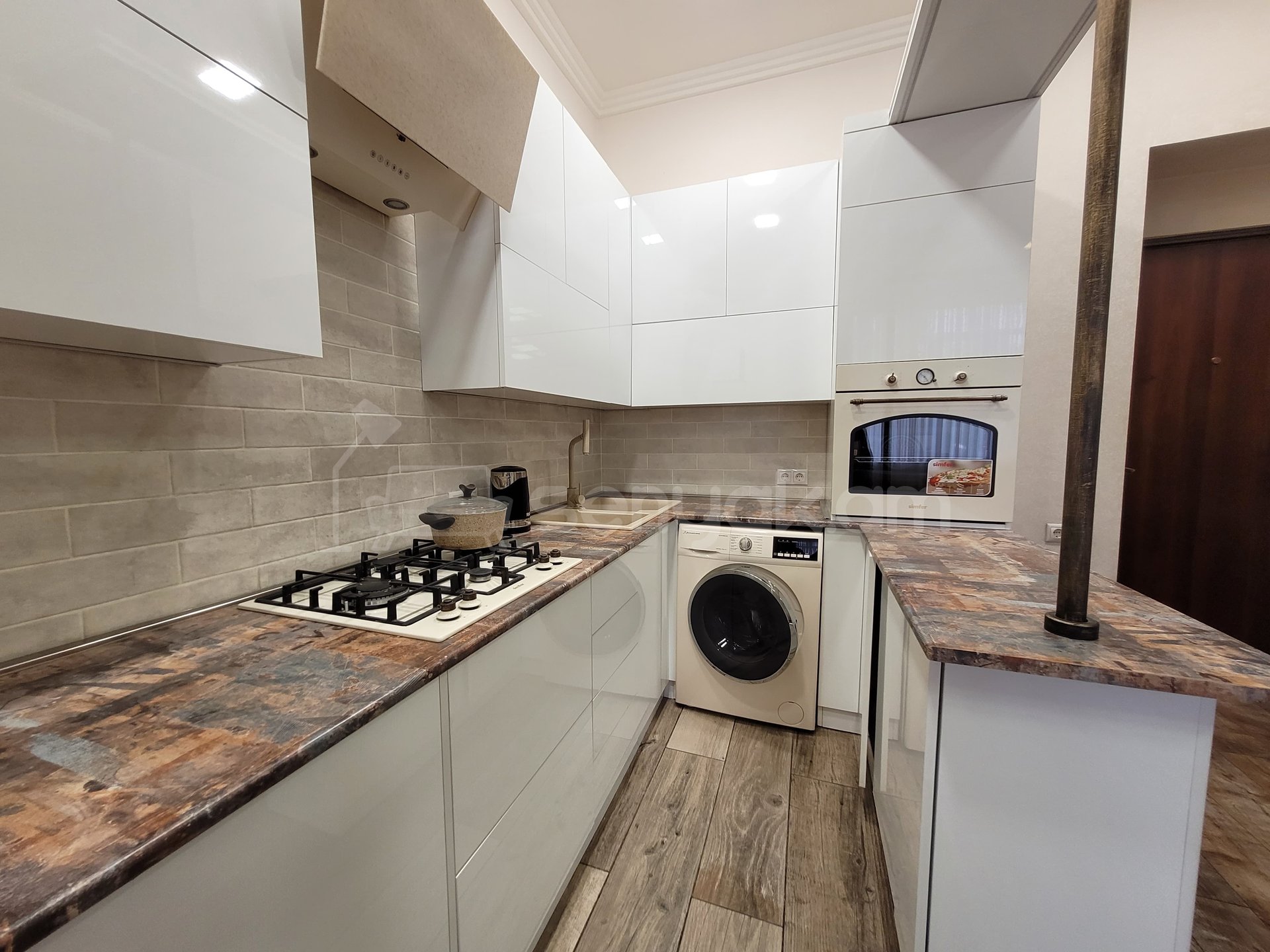 2 Սենյականոց Բնակարան Քարե Շենքում, 50քմ, 3/5 հարկ, Դիզայներական Վերանորոգված, Կահավորված