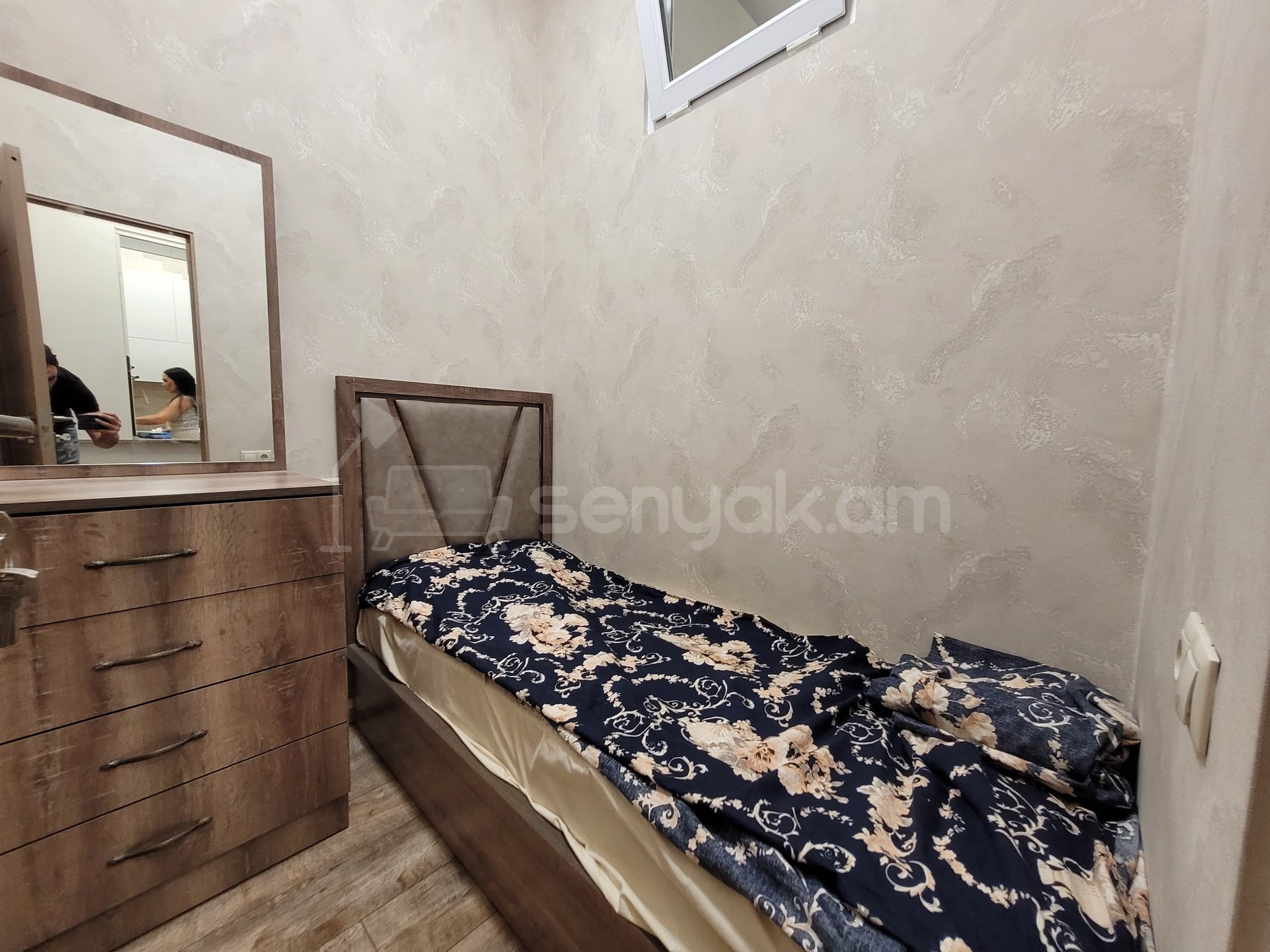 2 Սենյականոց Բնակարան Քարե Շենքում, 50քմ, 3/5 հարկ, Դիզայներական Վերանորոգված, Կահավորված