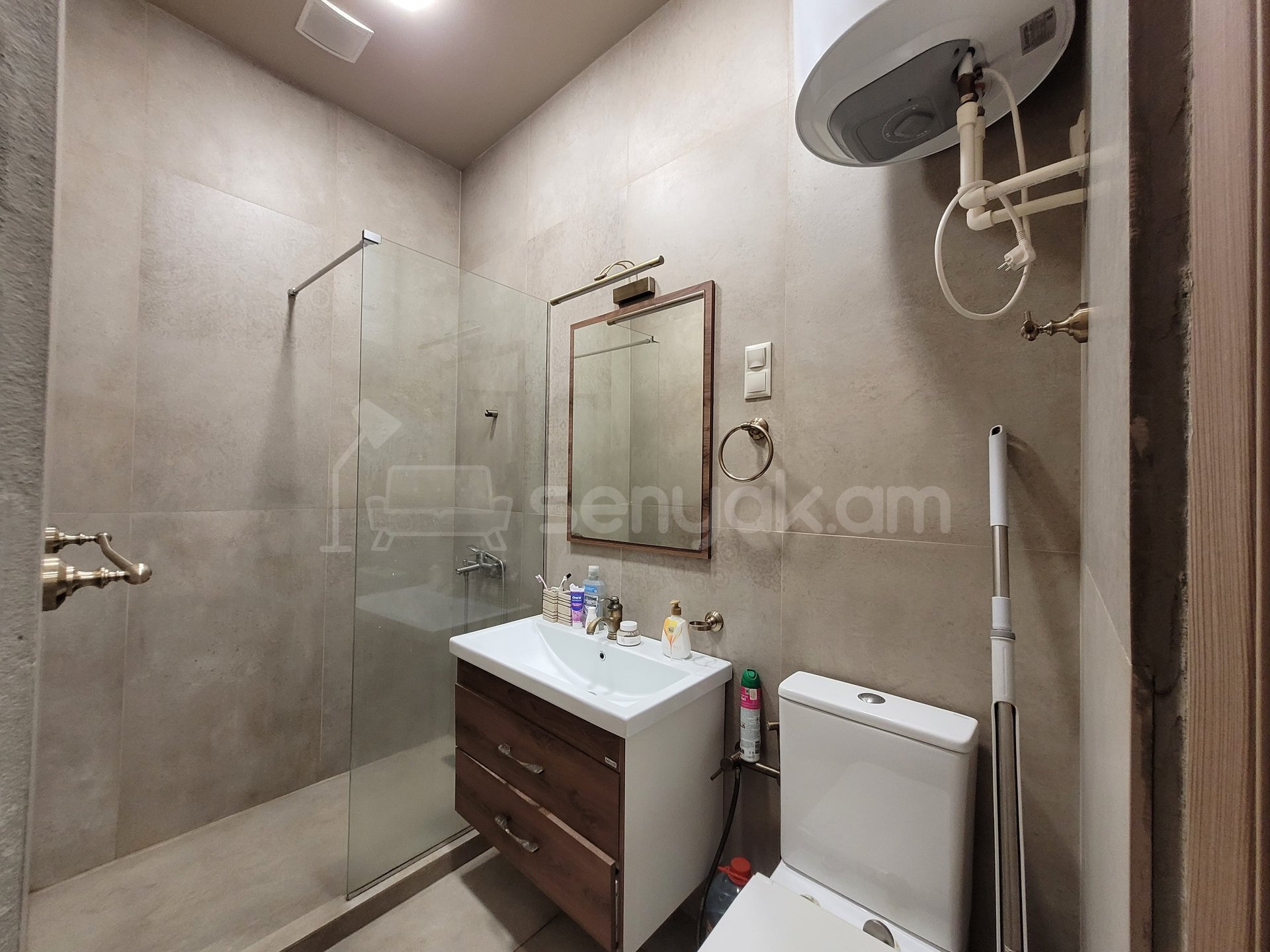 2 Սենյականոց Բնակարան Քարե Շենքում, 50քմ, 3/5 հարկ, Դիզայներական Վերանորոգված, Կահավորված