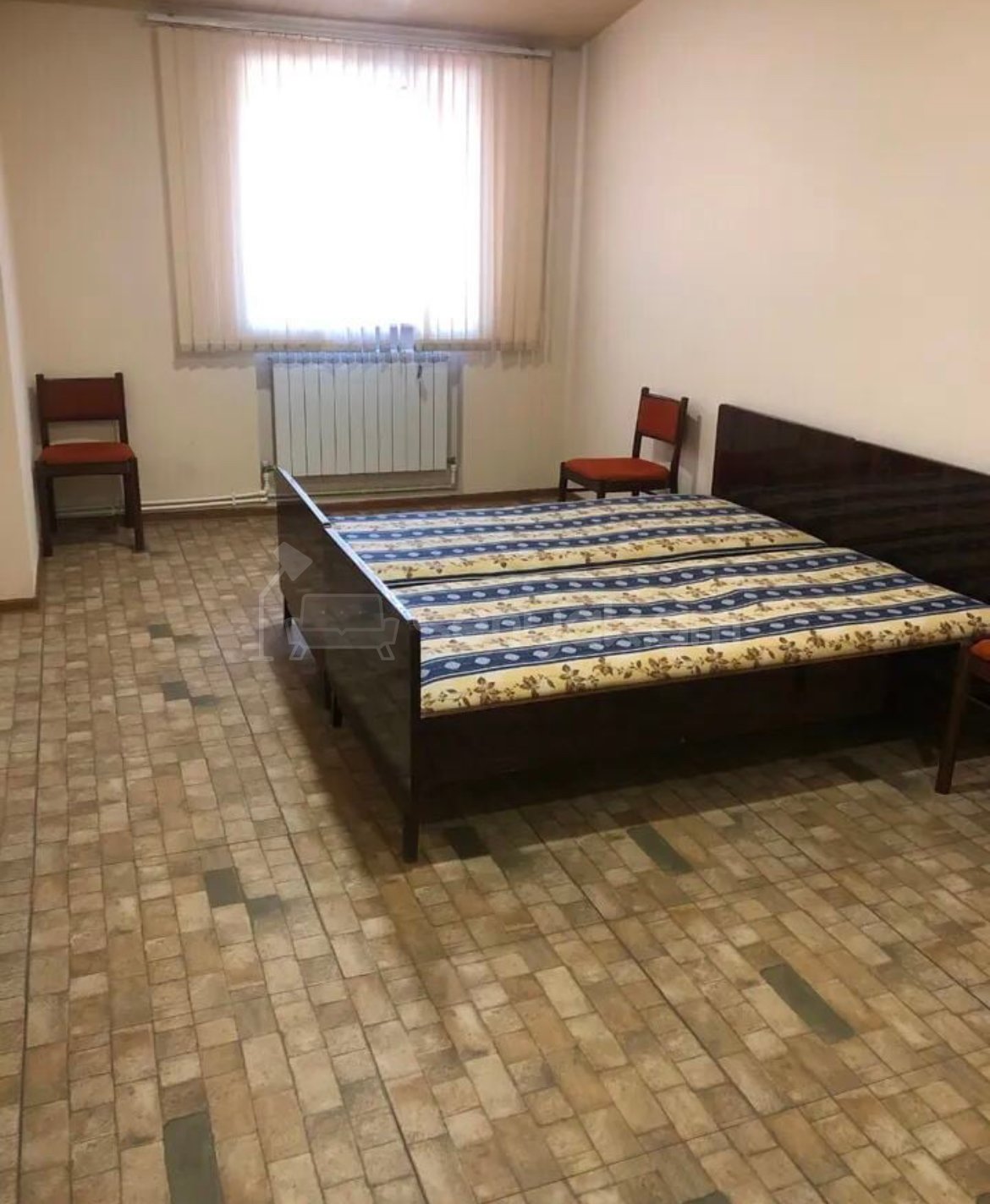 2 Սենյականոց Բնակարան Քարե Շենքում, 77քմ, 3/3 հարկ, Նորմալ Վիճակում, Կահավորված, Արևկող