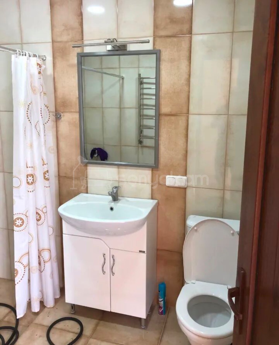 2 Սենյականոց Բնակարան Քարե Շենքում, 77քմ, 3/3 հարկ, Նորմալ Վիճակում, Կահավորված, Արևկող