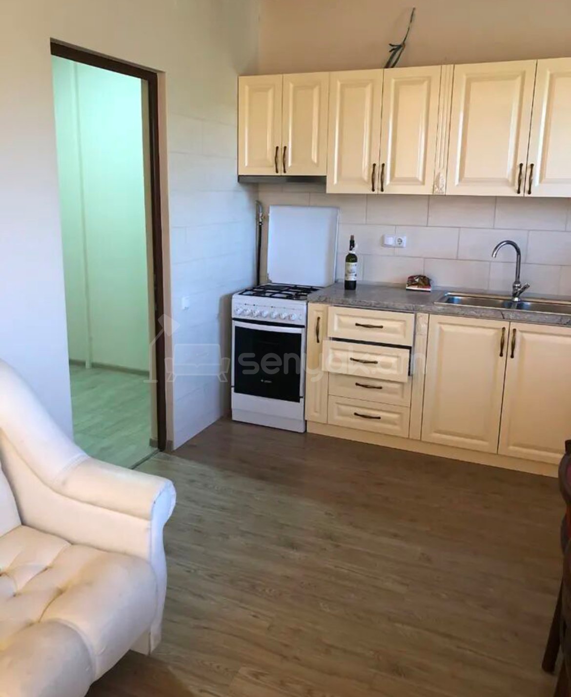 2 Սենյականոց Բնակարան Քարե Շենքում, 77քմ, 3/3 հարկ, Նորմալ Վիճակում, Կահավորված, Արևկող