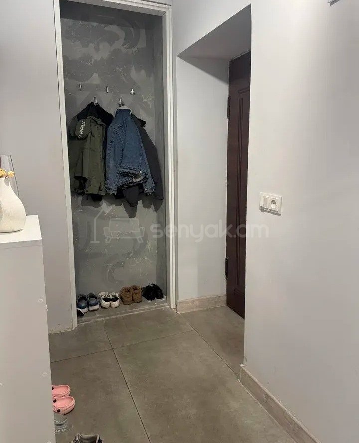 2 Սենյականոց Բնակարան Քարե Շենքում, 45քմ, 2/5 հարկ, Կապիտալ Վերանորոգված