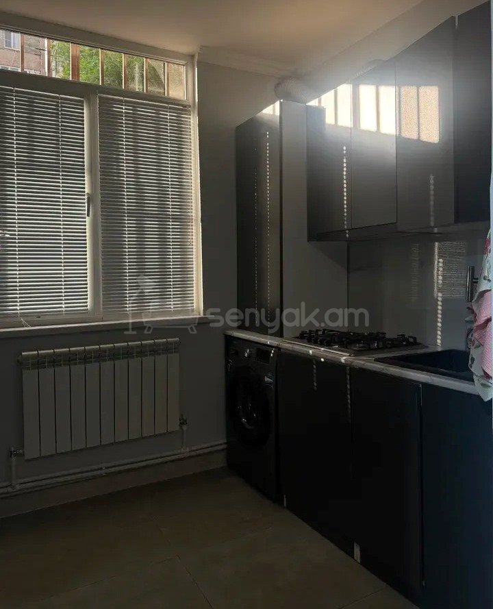 2 Սենյականոց Բնակարան Քարե Շենքում, 45քմ, 2/5 հարկ, Կապիտալ Վերանորոգված