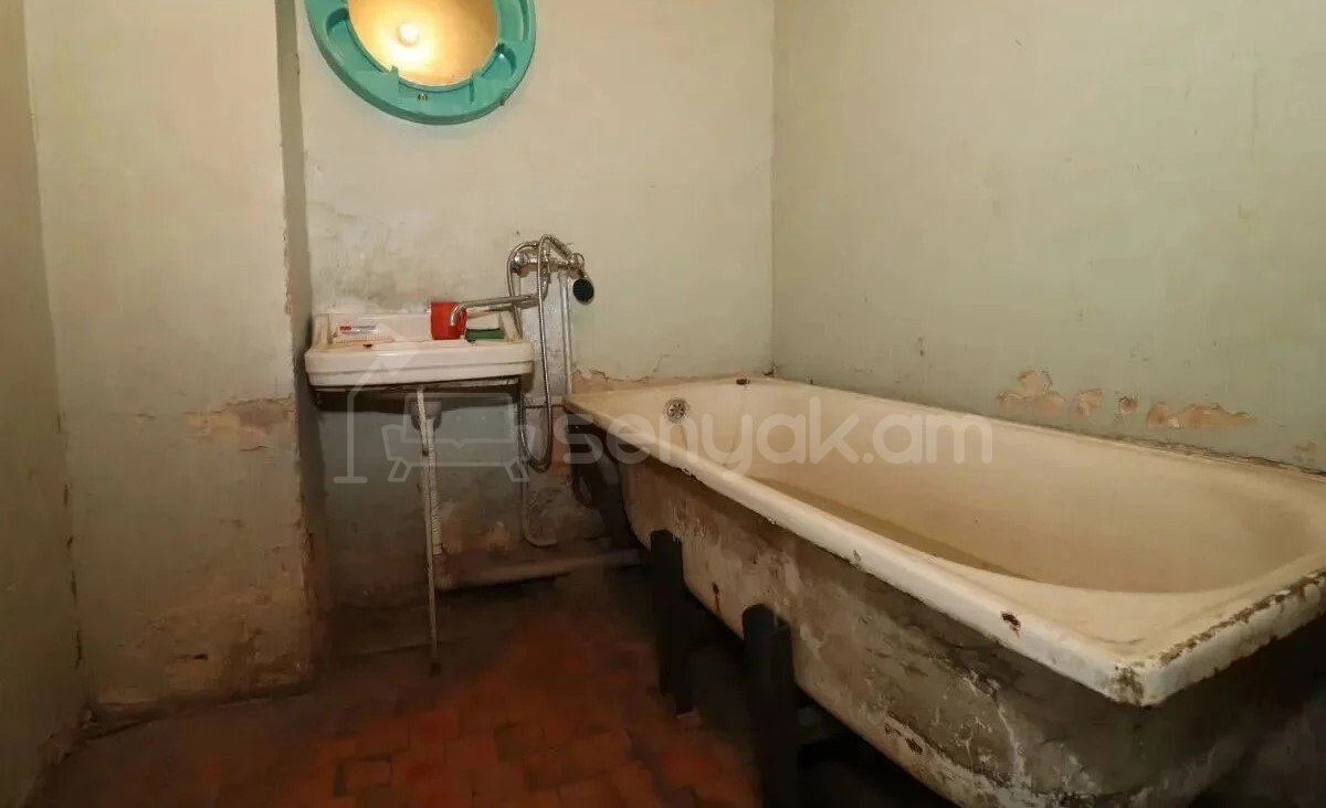 3 Սենյականոց Բնակարան, 105քմ, 10/10 հարկ, Պետական Վիճակում