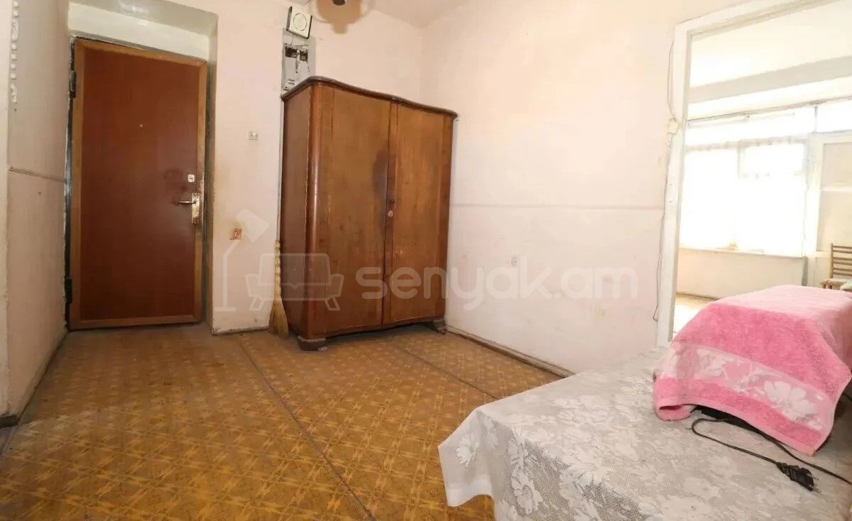 3 Սենյականոց Բնակարան, 105քմ, 10/10 հարկ, Պետական Վիճակում