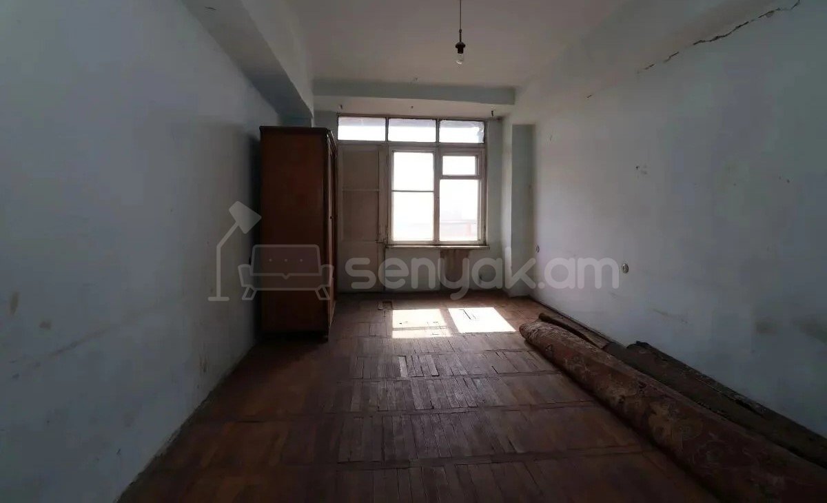 3 Սենյականոց Բնակարան, 105քմ, 10/10 հարկ, Պետական Վիճակում