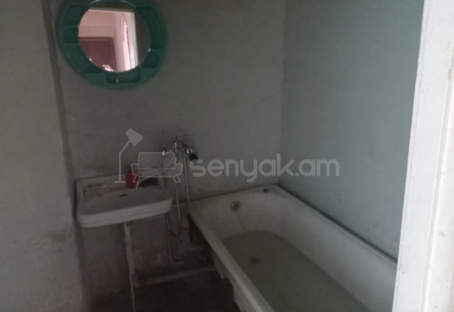 3 Սենյականոց Բնակարան, 105քմ, 10/10 հարկ, Պետական Վիճակում