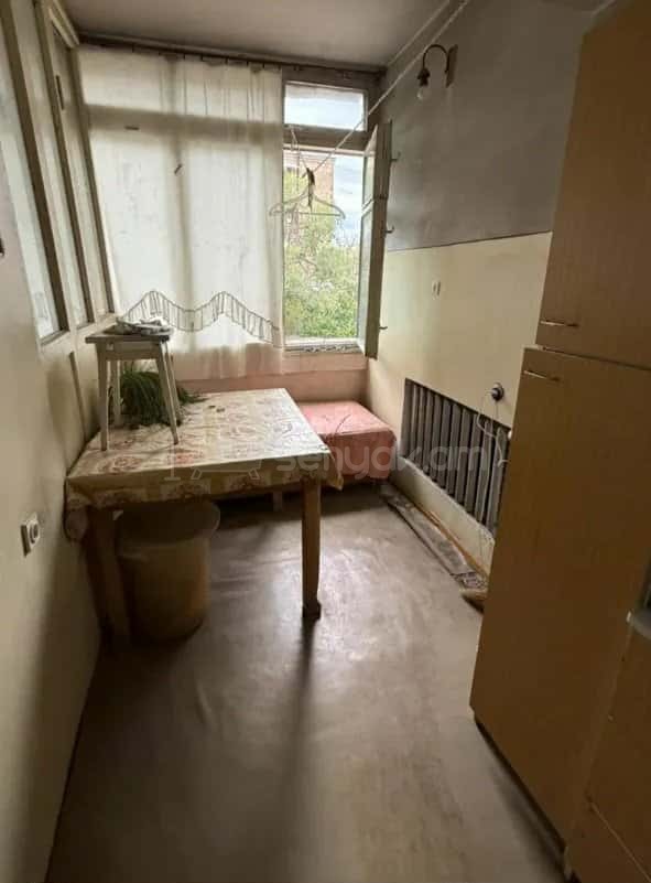 3 Սենյականոց Բնակարան Քարե Շենքում, 79քմ, 2/5 հարկ, Պետական Վիճակում