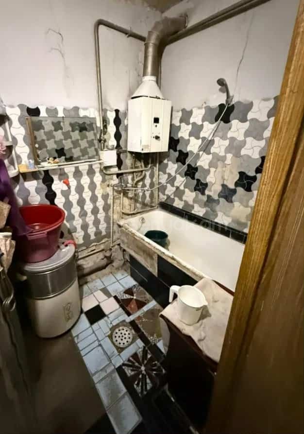 3 Սենյականոց Բնակարան Քարե Շենքում, 79քմ, 2/5 հարկ, Պետական Վիճակում