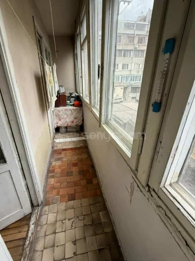 3 Սենյականոց Բնակարան Քարե Շենքում, 79քմ, 2/5 հարկ, Պետական Վիճակում