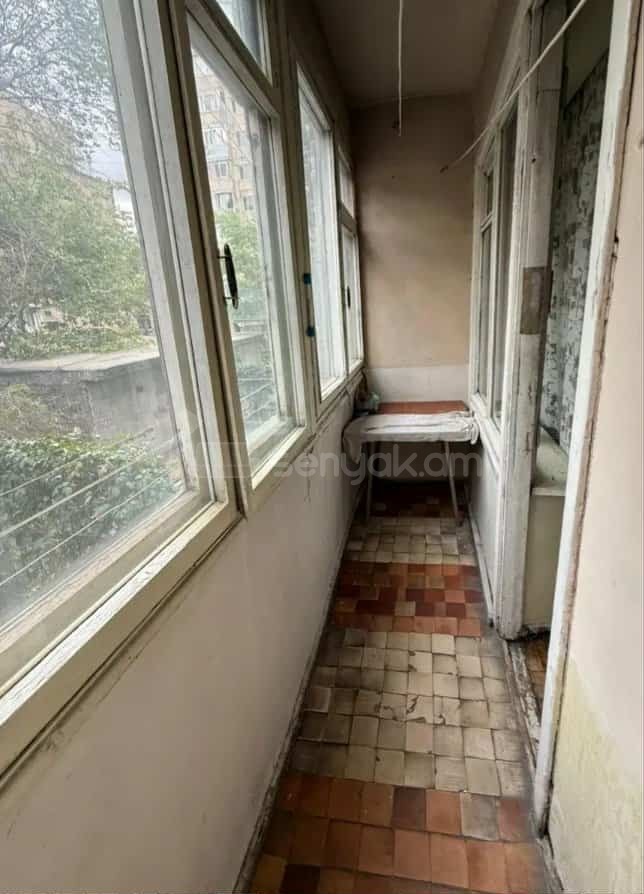 3 Սենյականոց Բնակարան Քարե Շենքում, 79քմ, 2/5 հարկ, Պետական Վիճակում