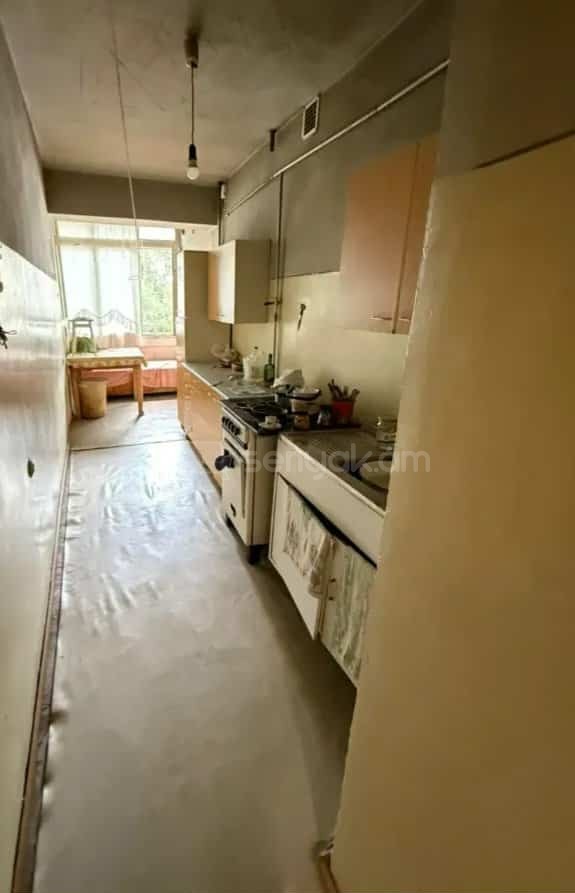 3 Սենյականոց Բնակարան Քարե Շենքում, 79քմ, 2/5 հարկ, Պետական Վիճակում