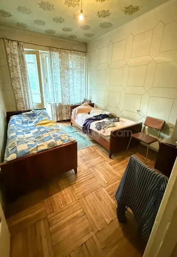 3 Սենյականոց Բնակարան Քարե Շենքում, 79քմ, 2/5 հարկ, Պետական Վիճակում