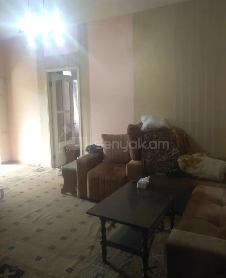 1 Սենյականոց Բնակարան Քարե Շենքում, 75քմ, 1/2 հարկ, Պետական Վիճակում