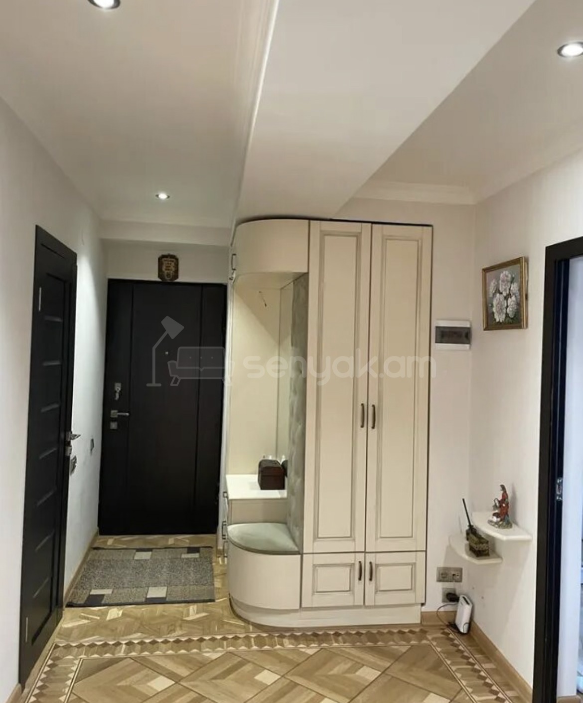 3 Սենյականոց Բնակարան Քարե Շենքում, 92քմ, 5/9 հարկ, Դիզայներական Վերանորոգված