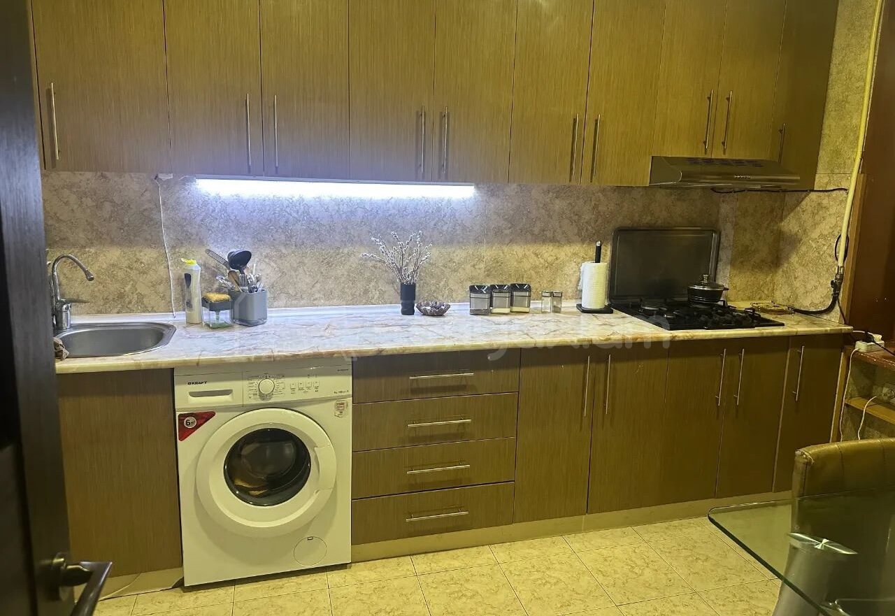 3 Սենյականոց Բնակարան Քարե Շենքում, 75քմ, 1/4 հարկ, Կապիտալ Վերանորոգված