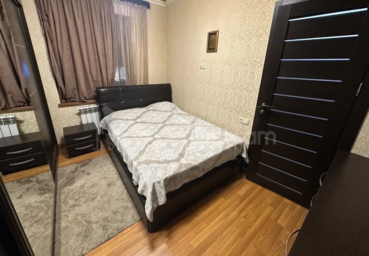 3 Սենյականոց Բնակարան Քարե Շենքում, 75քմ, 1/4 հարկ, Կապիտալ Վերանորոգված