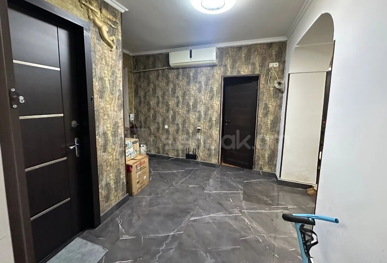 3 Սենյականոց Բնակարան Քարե Շենքում, 75քմ, 1/4 հարկ, Կապիտալ Վերանորոգված