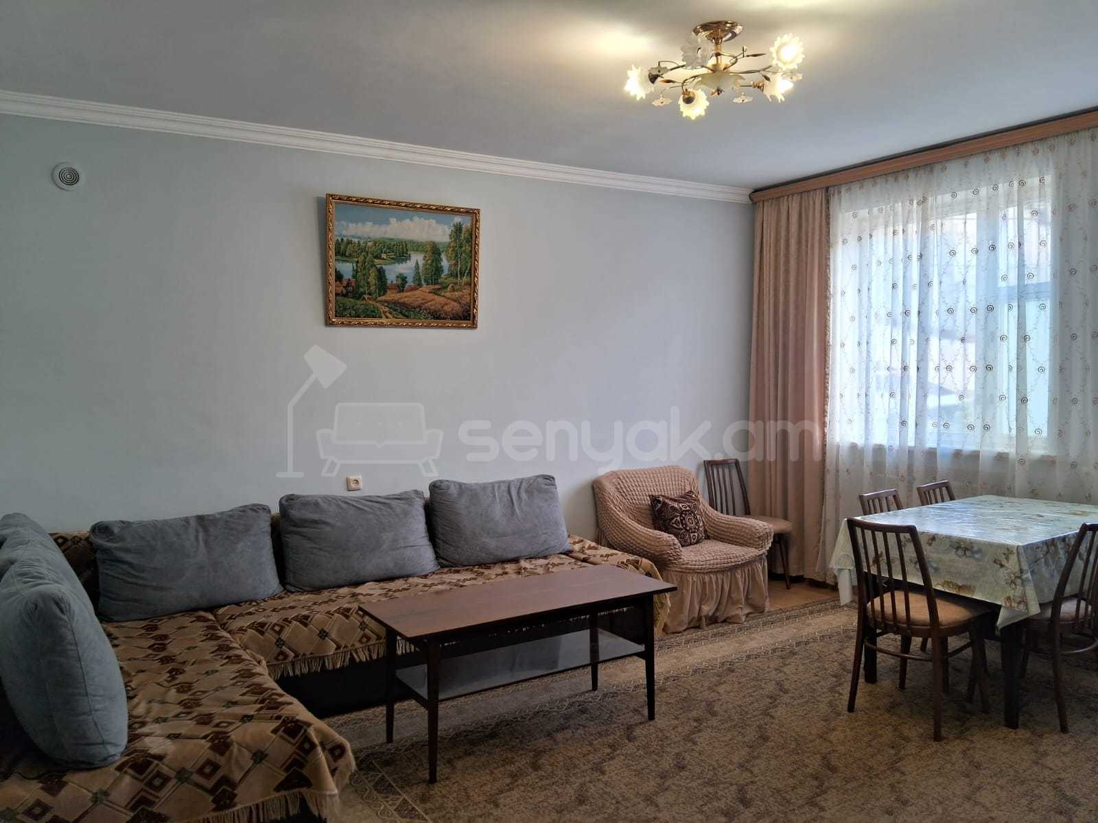 3 Սենյականոց Բնակարան Քարե Շենքում, 60քմ, 2/2 հարկ, Նորմալ Վիճակում, Կահավորված