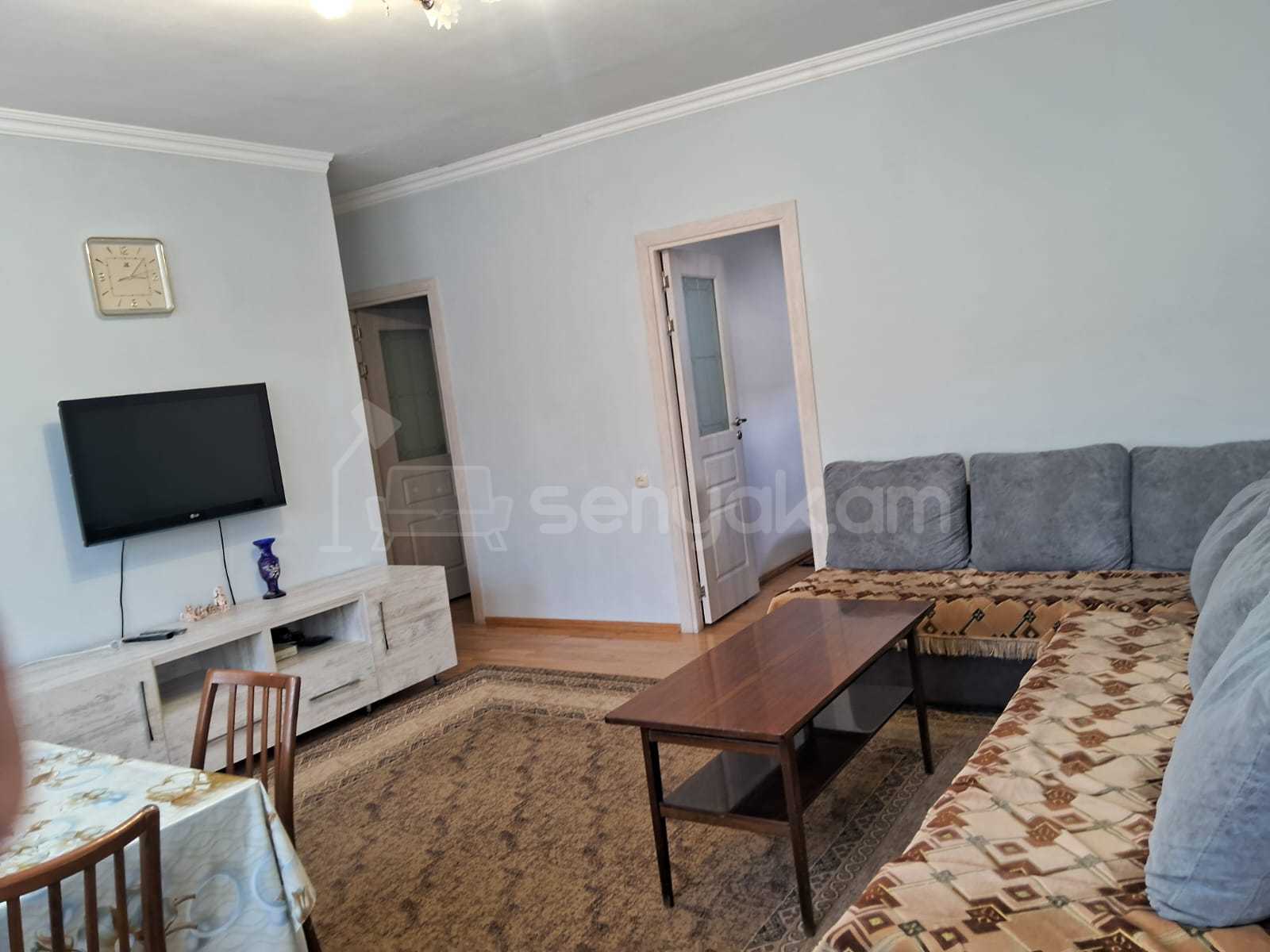 3 Սենյականոց Բնակարան Քարե Շենքում, 60քմ, 2/2 հարկ, Նորմալ Վիճակում, Կահավորված