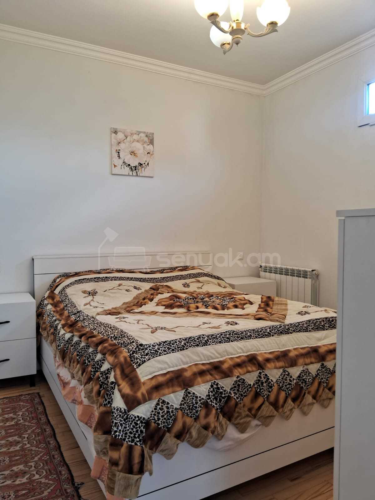 3 Սենյականոց Բնակարան Քարե Շենքում, 60քմ, 2/2 հարկ, Նորմալ Վիճակում, Կահավորված