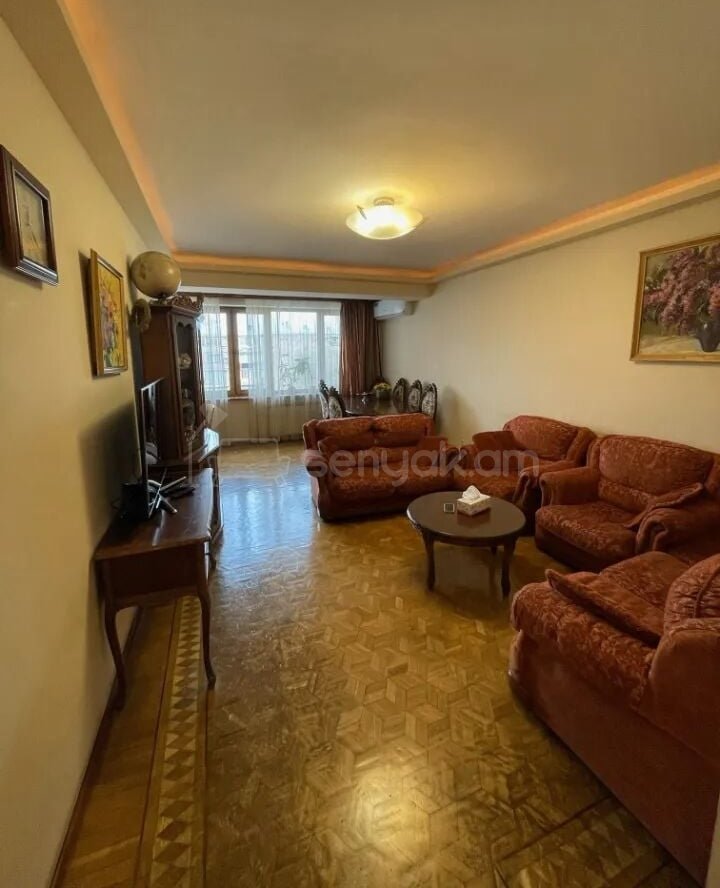 4 Սենյականոց Բնակարան Քարե Շենքում, 105քմ, 4/5 հարկ, Կապիտալ Վերանորոգված