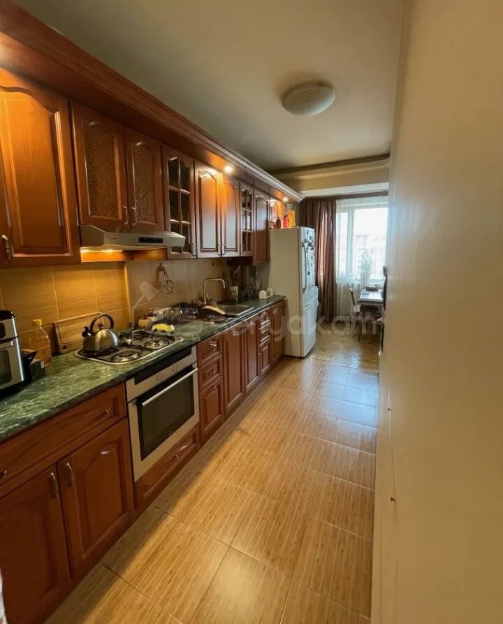 4 Սենյականոց Բնակարան Քարե Շենքում, 105քմ, 4/5 հարկ, Կապիտալ Վերանորոգված