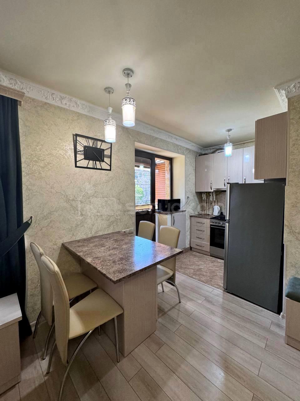 2 Սենյականոց Բնակարան Քարե Շենքում, 45քմ, 3/5 հարկ, Դիզայներական Վերանորոգված, Կահավորված