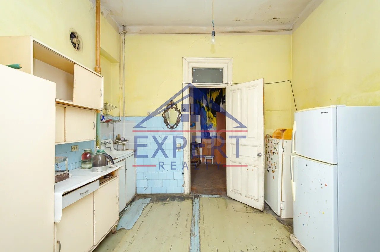 3 Սենյականոց Բնակարան Քարե Շենքում, 101քմ, 4/5 հարկ, Պետական Վիճակում