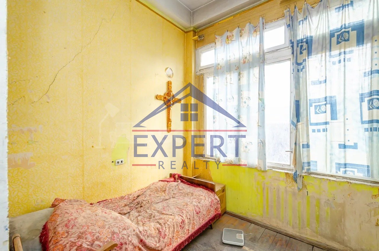 3 Սենյականոց Բնակարան Քարե Շենքում, 101քմ, 4/5 հարկ, Պետական Վիճակում