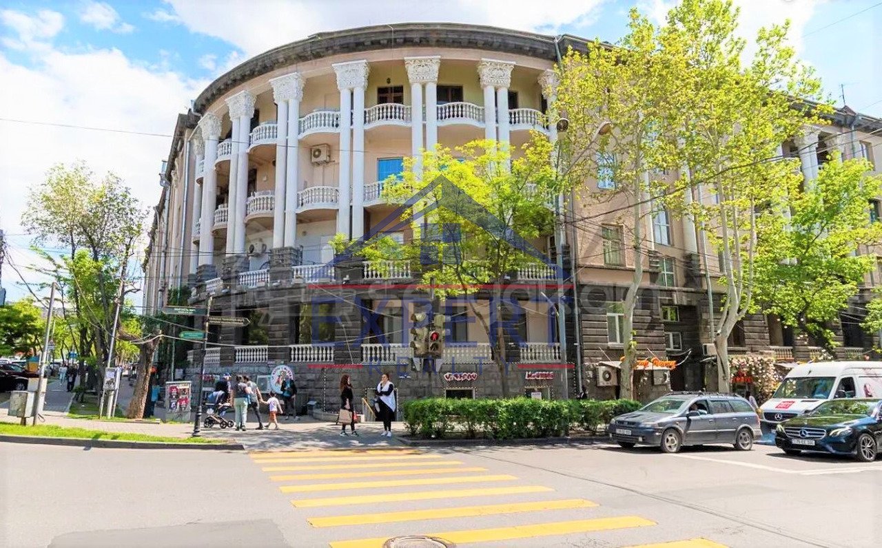 3 Սենյականոց Բնակարան Քարե Շենքում, 101քմ, 4/5 հարկ, Պետական Վիճակում