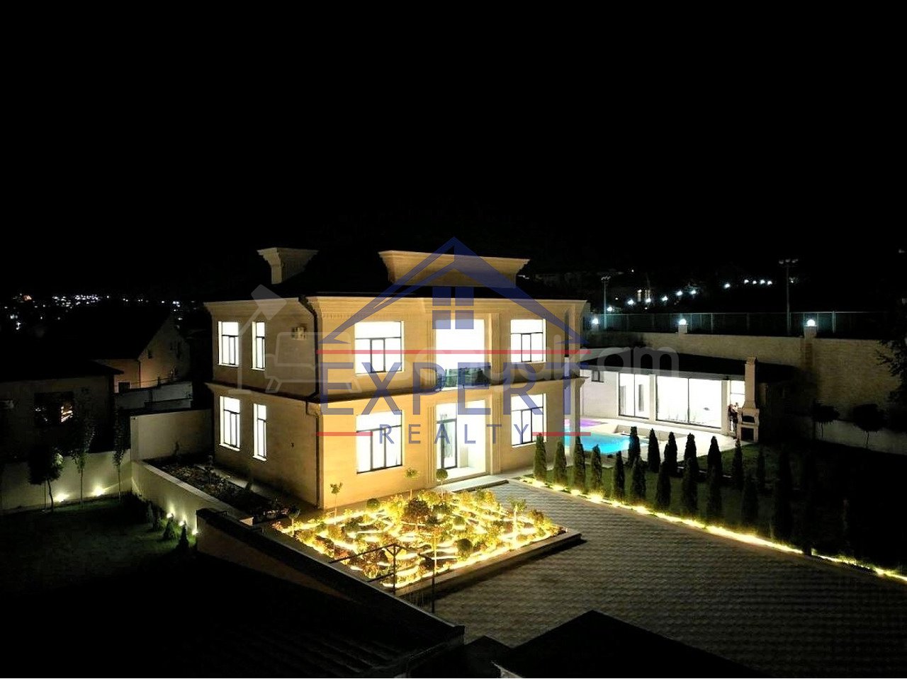 6 Սենյականոց Շքեղ Առանձնատուն, 300քմ, Լողավազանով, Ավտոտնակով