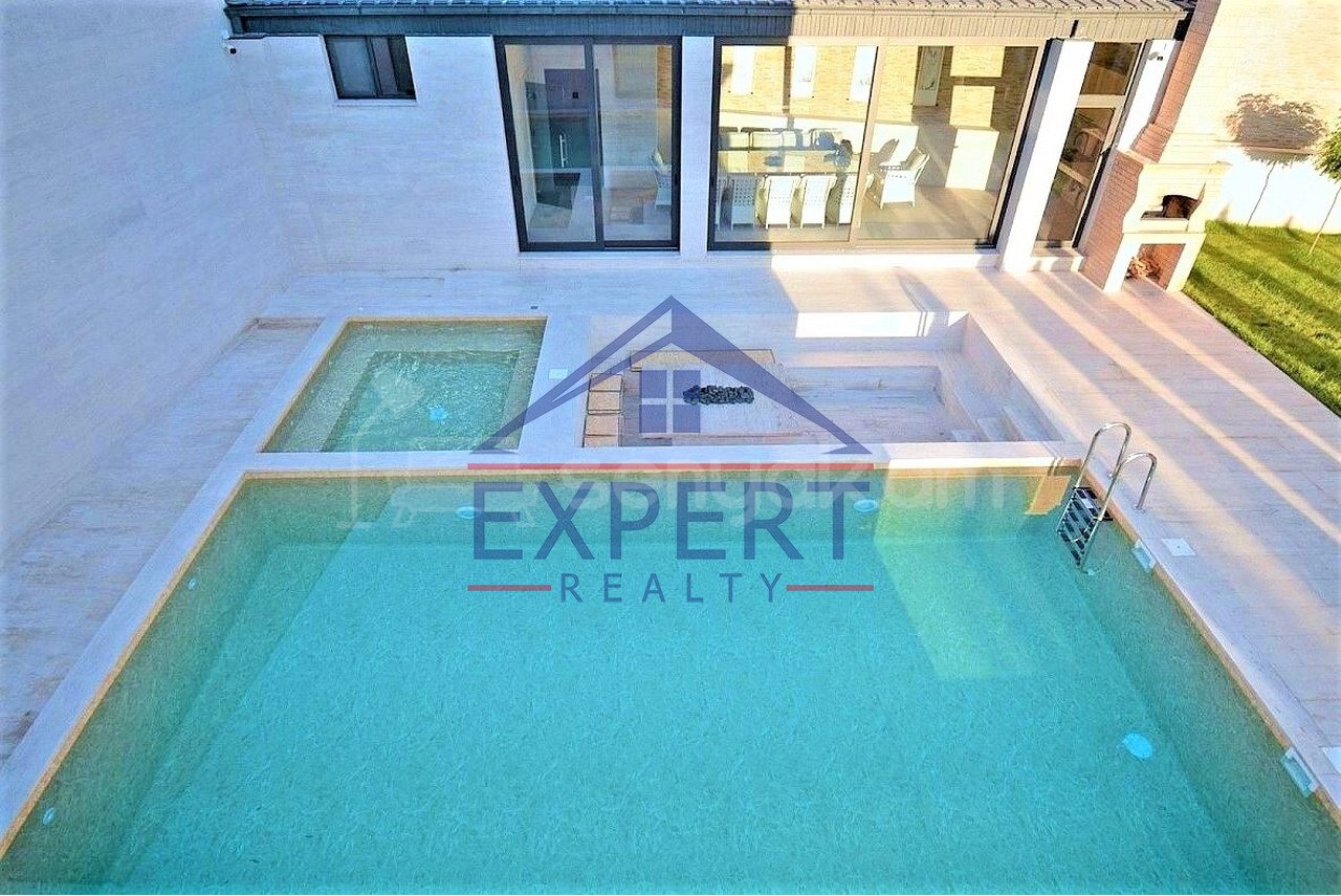 6 Սենյականոց Շքեղ Առանձնատուն, 300քմ, Լողավազանով, Ավտոտնակով