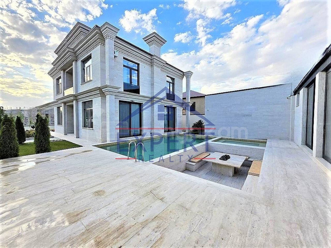 6 Սենյականոց Շքեղ Առանձնատուն, 300քմ, Լողավազանով, Ավտոտնակով