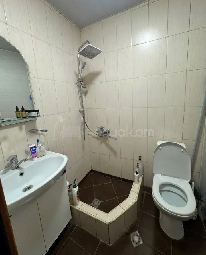 2 Սենյականոց Բնակարան Քարե Շենքում, 45քմ, 2/5 հարկ, Նորմալ Վիճակում