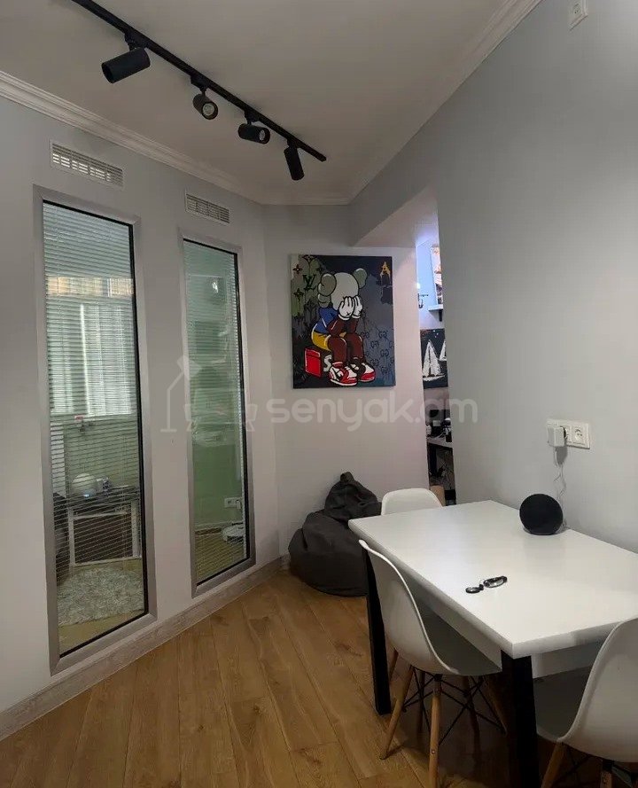 2 Սենյականոց Բնակարան Քարե Շենքում, 45քմ, 2/5 հարկ, Նորմալ Վիճակում