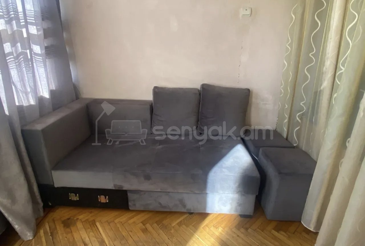 2 Սենյականոց Բնակարան Քարե Շենքում, 56քմ, 2/2 հարկ, Նորմալ Վիճակում, Կահավորված